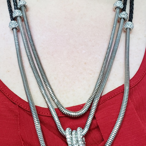 Fashion Jewelry. Black and silver toned necklace - Picture 5 of 6